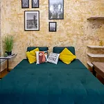 нова 3-кімнатна та поряд студійна двоярусна Loft у центрі одеси *