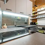 нова 3-кімнатна та поряд студійна двоярусна Loft у центрі одеси Apartment Odesa