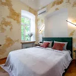 Apartment нова 3-кімнатна та поряд студійна двоярусна Loft у центрі одеси Odesa
