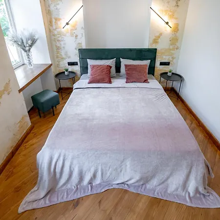 нова 3-кімнатна та поряд студійна двоярусна Loft у центрі одеси Одеса