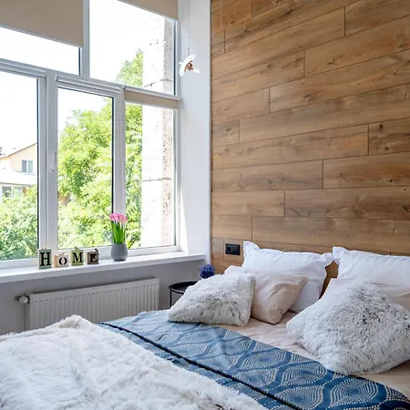 нова 3-кімнатна та поряд студійна двоярусна Loft у центрі одеси Fainorent 아파트