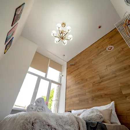 нова 3-кімнатна та поряд студійна двоярусна Loft у центрі одеси Одеса