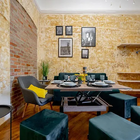 нова 3-кімнатна та поряд студійна двоярусна Loft у центрі одеси Апартаменти *