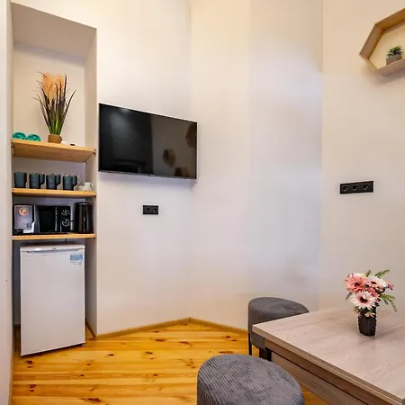 нова 3-кімнатна та поряд студійна двоярусна Loft у центрі одеси Апартаменти