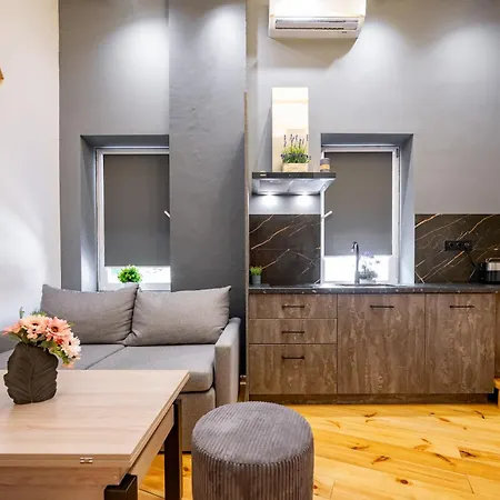 нова 3-кімнатна та поряд студійна двоярусна Loft у центрі одеси Апартаменти Одеса