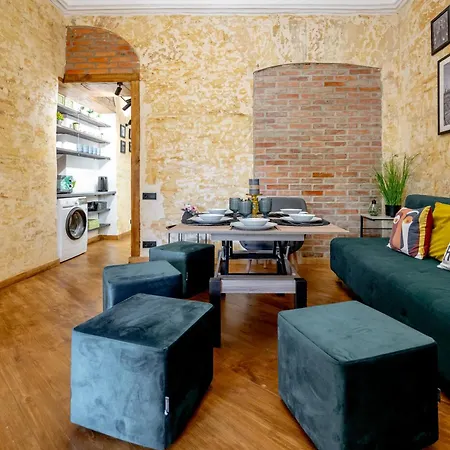 нова 3-кімнатна та поряд студійна двоярусна Loft у центрі одеси Апартаменти