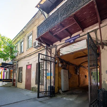 Апартаменти нова 3-кімнатна та поряд студійна двоярусна Loft у центрі одеси