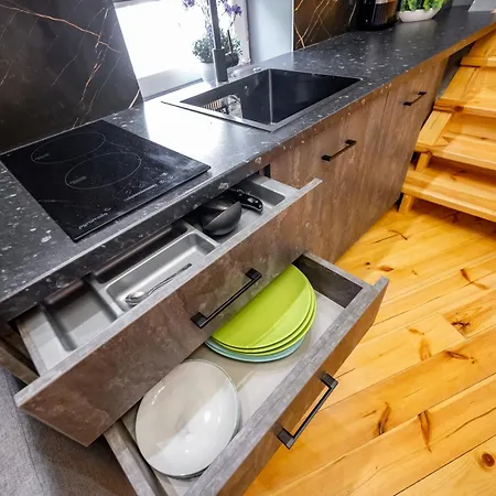 нова 3-кімнатна та поряд студійна двоярусна Loft у центрі одеси Апартаменти Одеса