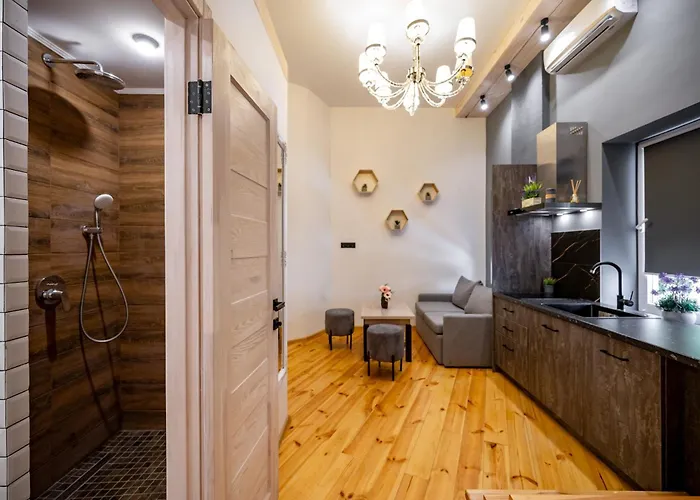 нова 3-кімнатна та поряд студійна двоярусна Loft у центрі одеси