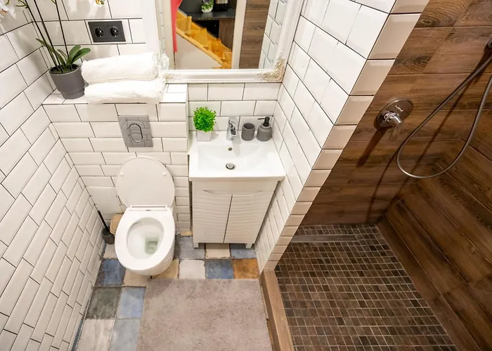 нова 3-кімнатна та поряд студійна двоярусна Loft у центрі одеси *