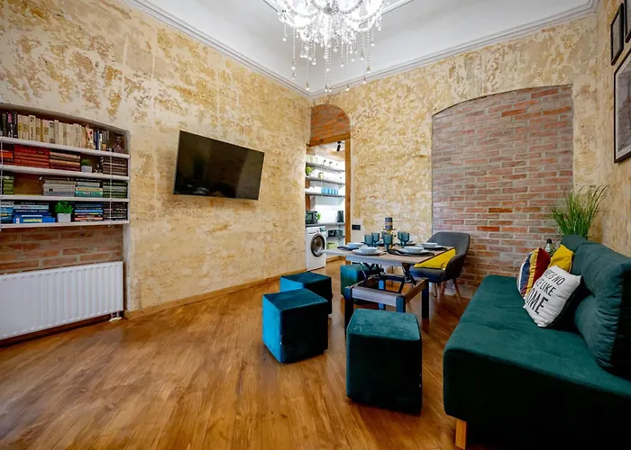 нова 3-кімнатна та поряд студійна двоярусна Loft у центрі одеси Odessa