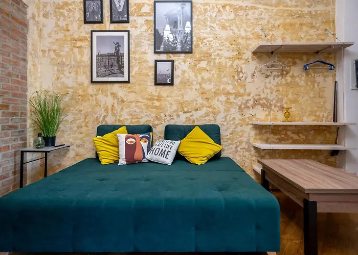 нова 3-кімнатна та поряд студійна двоярусна Loft у центрі одеси *