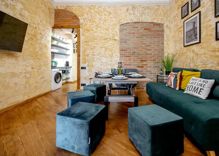 아파트 нова 3-кімнатна та поряд студійна двоярусна Loft у центрі одеси 오데사