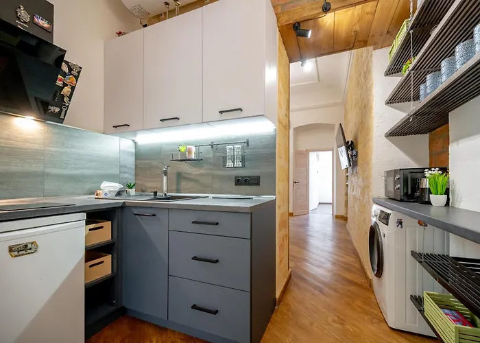 нова 3-кімнатна та поряд студійна двоярусна Loft у центрі одеси 아파트 오데사