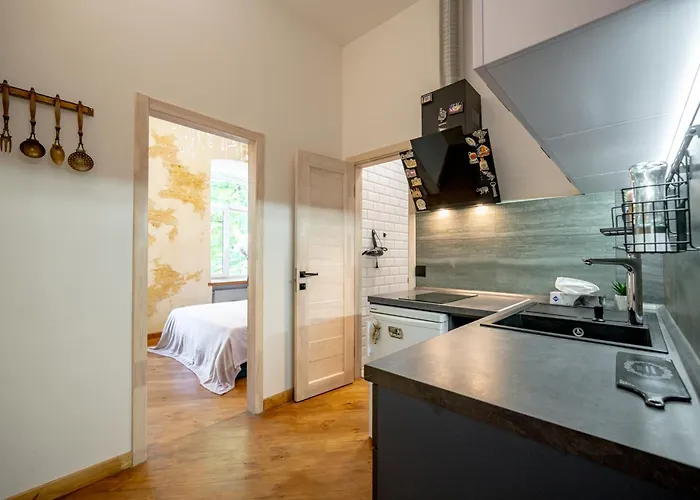 нова 3-кімнатна та поряд студійна двоярусна Loft у центрі одеси Appartement