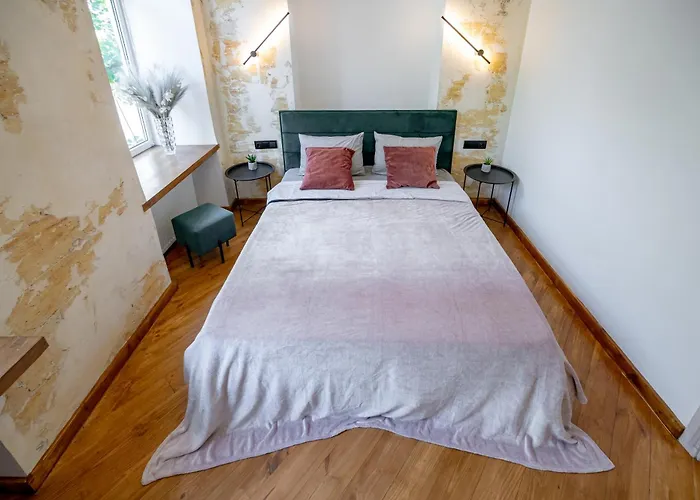 нова 3-кімнатна та поряд студійна двоярусна Loft у центрі одеси *