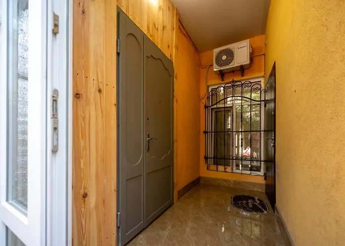 Appartement нова 3-кімнатна та поряд студійна двоярусна Loft у центрі одеси