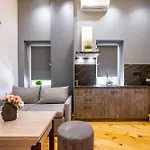 нова 3-кімнатна та поряд студійна двоярусна Loft у центрі одеси Odessa