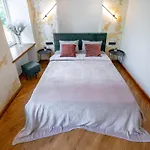 нова 3-кімнатна та поряд студійна двоярусна Loft у центрі одеси *