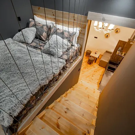 Apartman нова 3-кімнатна та поряд студійна двоярусна Loft у центрі одеси