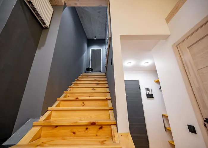 нова 3-кімнатна та поряд студійна двоярусна Loft у центрі одеси Апартаменты