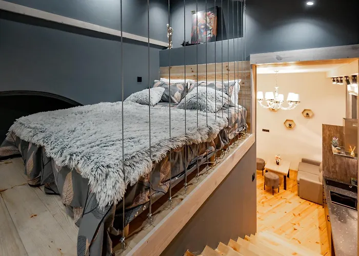 нова 3-кімнатна та поряд студійна двоярусна Loft у центрі одеси