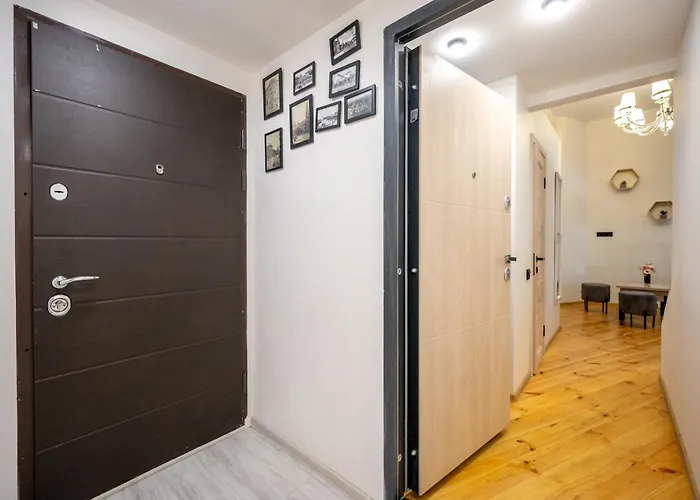 нова 3-кімнатна та поряд студійна двоярусна Loft у центрі одеси * Одесса