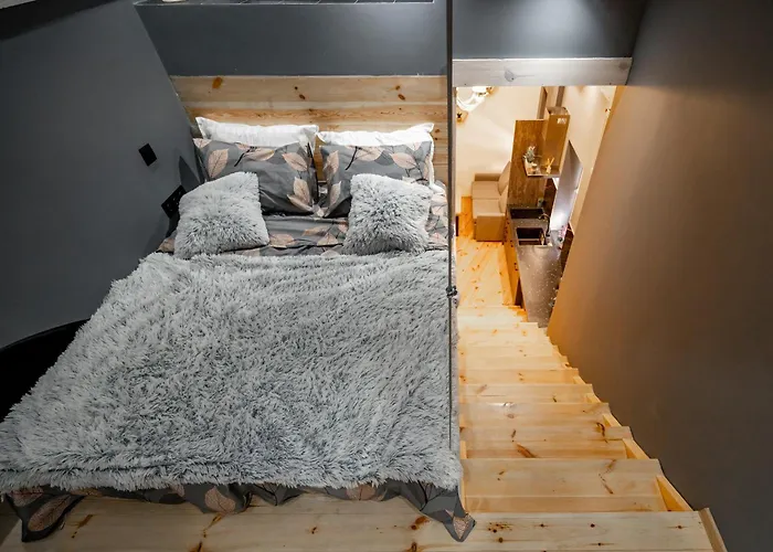 нова 3-кімнатна та поряд студійна двоярусна Loft у центрі одеси Odessza