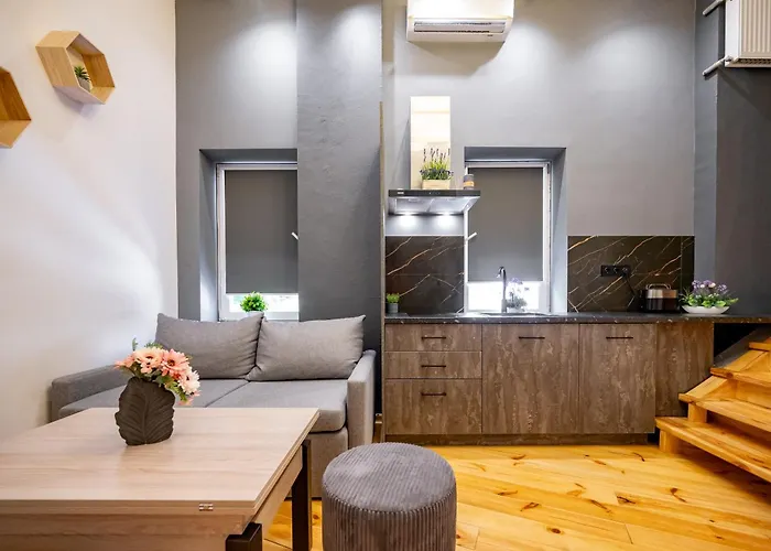 нова 3-кімнатна та поряд студійна двоярусна Loft у центрі одеси Odessza