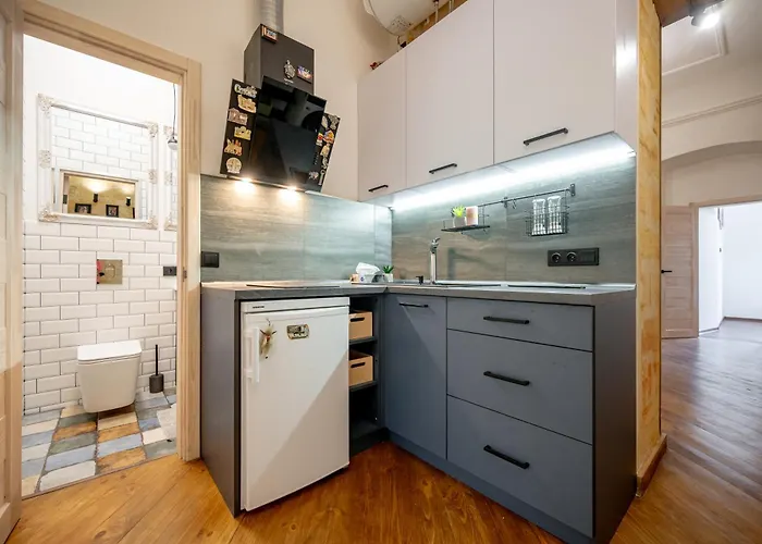 нова 3-кімнатна та поряд студійна двоярусна Loft у центрі одеси Апартаменты Одесса