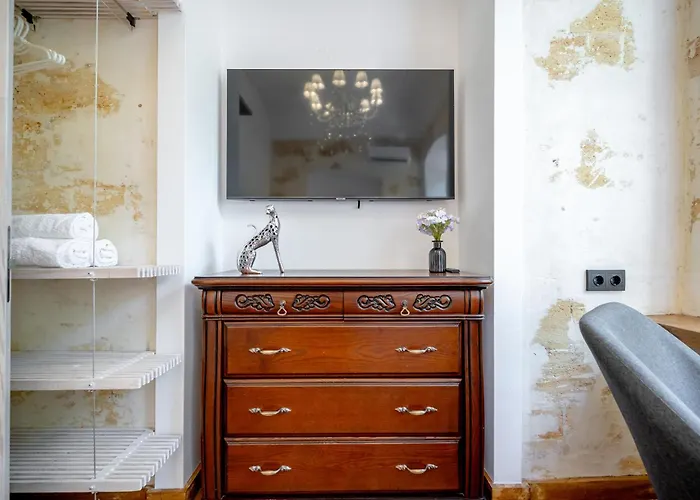 Apartman нова 3-кімнатна та поряд студійна двоярусна Loft у центрі одеси *