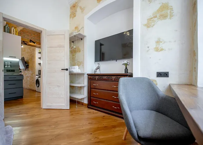 нова 3-кімнатна та поряд студійна двоярусна Loft у центрі одеси Apartman