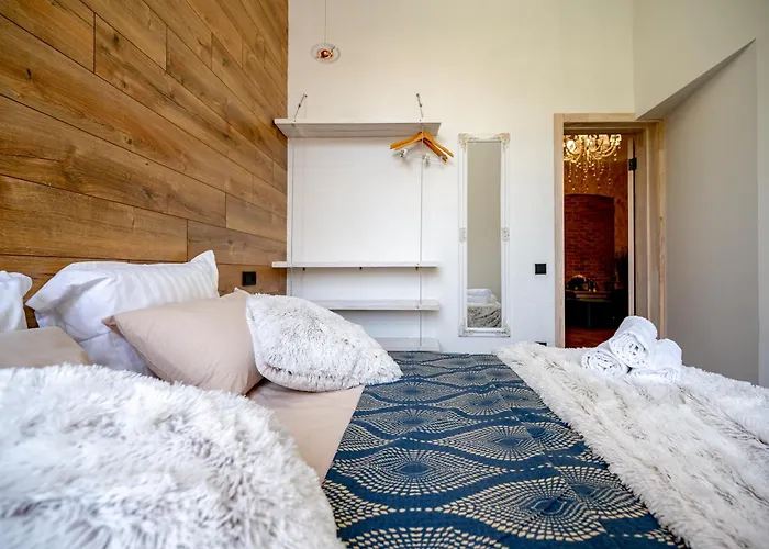 нова 3-кімнатна та поряд студійна двоярусна Loft у центрі одеси Apartman Odessza