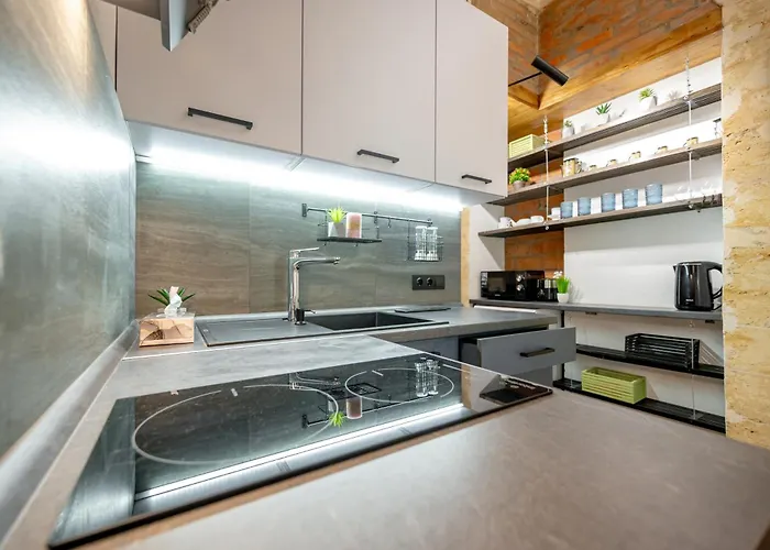 нова 3-кімнатна та поряд студійна двоярусна Loft у центрі одеси Апартаменты Одесса