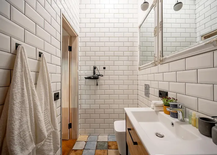 Apartman нова 3-кімнатна та поряд студійна двоярусна Loft у центрі одеси Odessza