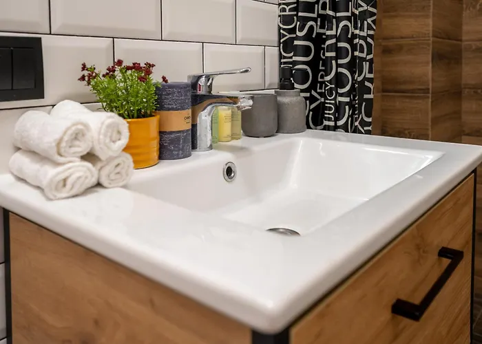 Apartman нова 3-кімнатна та поряд студійна двоярусна Loft у центрі одеси Odessza