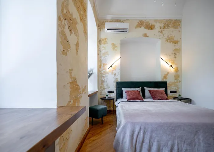 Apartman нова 3-кімнатна та поряд студійна двоярусна Loft у центрі одеси *