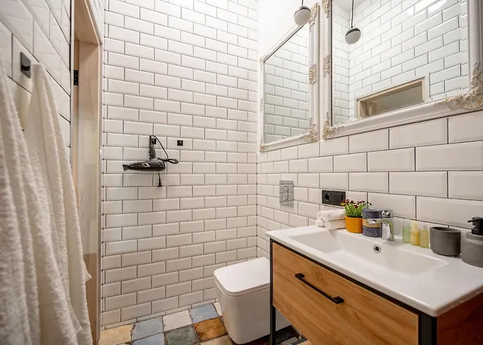 Apartman нова 3-кімнатна та поряд студійна двоярусна Loft у центрі одеси Odessza