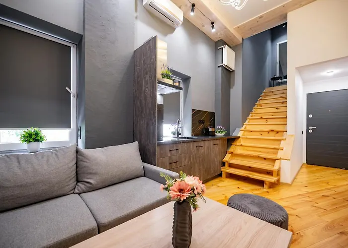 нова 3-кімнатна та поряд студійна двоярусна Loft у центрі одеси *