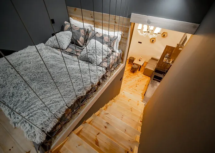 דירה нова 3-кімнатна та поряд студійна двоярусна Loft у центрі одеси