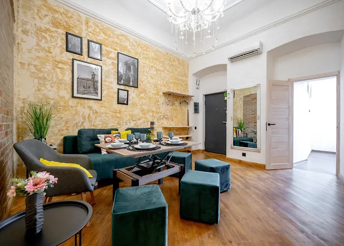 דירה нова 3-кімнатна та поряд студійна двоярусна Loft у центрі одеси אודסה