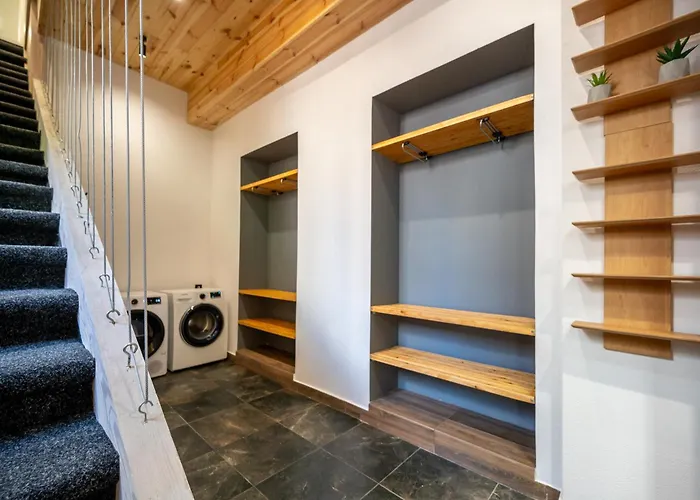 нова 3-кімнатна та поряд студійна двоярусна Loft у центрі одеси דירה