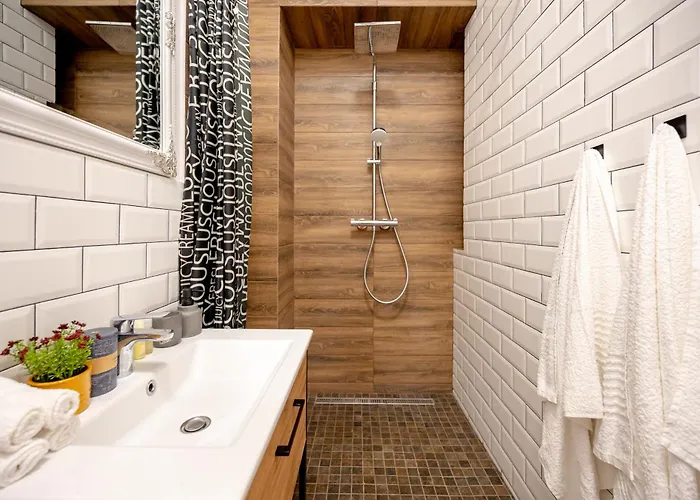 нова 3-кімнатна та поряд студійна двоярусна Loft у центрі одеси